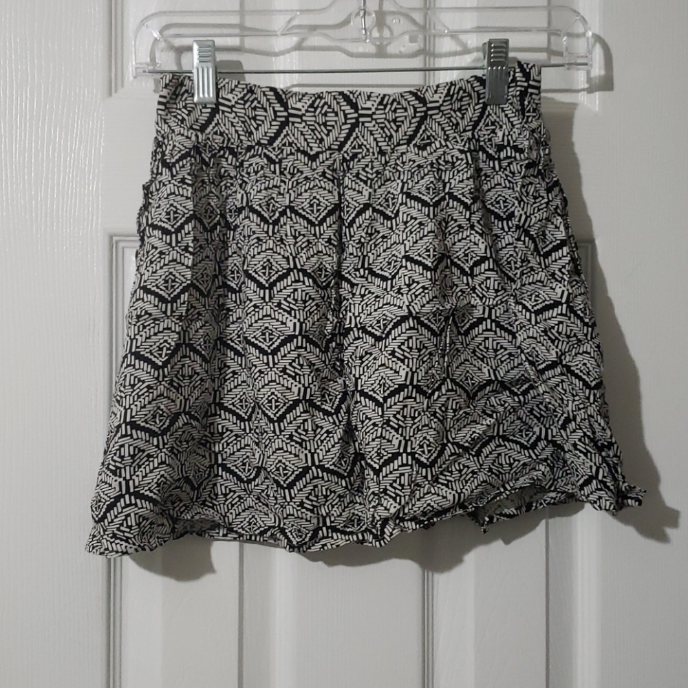 Forever 21 Black & White Patterned Mini Skirt